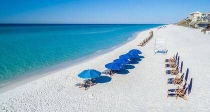 Fabulous Vacation Beach Home in Lakeside!
