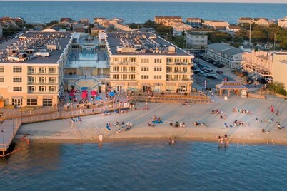 Luxury water-view condo with high-end finishes and beach toys included!