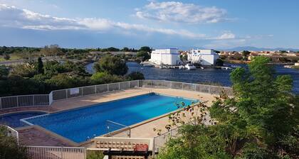 Comfortable apartment with mezzanine and loggia, magnificent view of the Salse lake