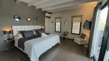 2 bedrooms, in-room safe, desk, iron/ironing board