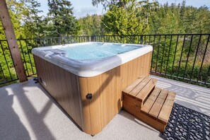 Tina de hidromasaje al aire libre