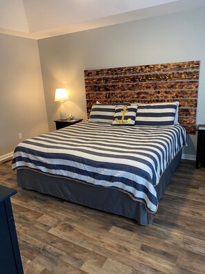 3 bedrooms, iron/ironing board, free WiFi, bed sheets - Walk to Beach - 3 Bed/2 Bath Beach Bungalow (Oak Island)