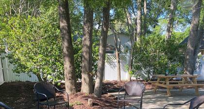 Walk to Beach - 3 Bed/2 Bath Beach Bungalow