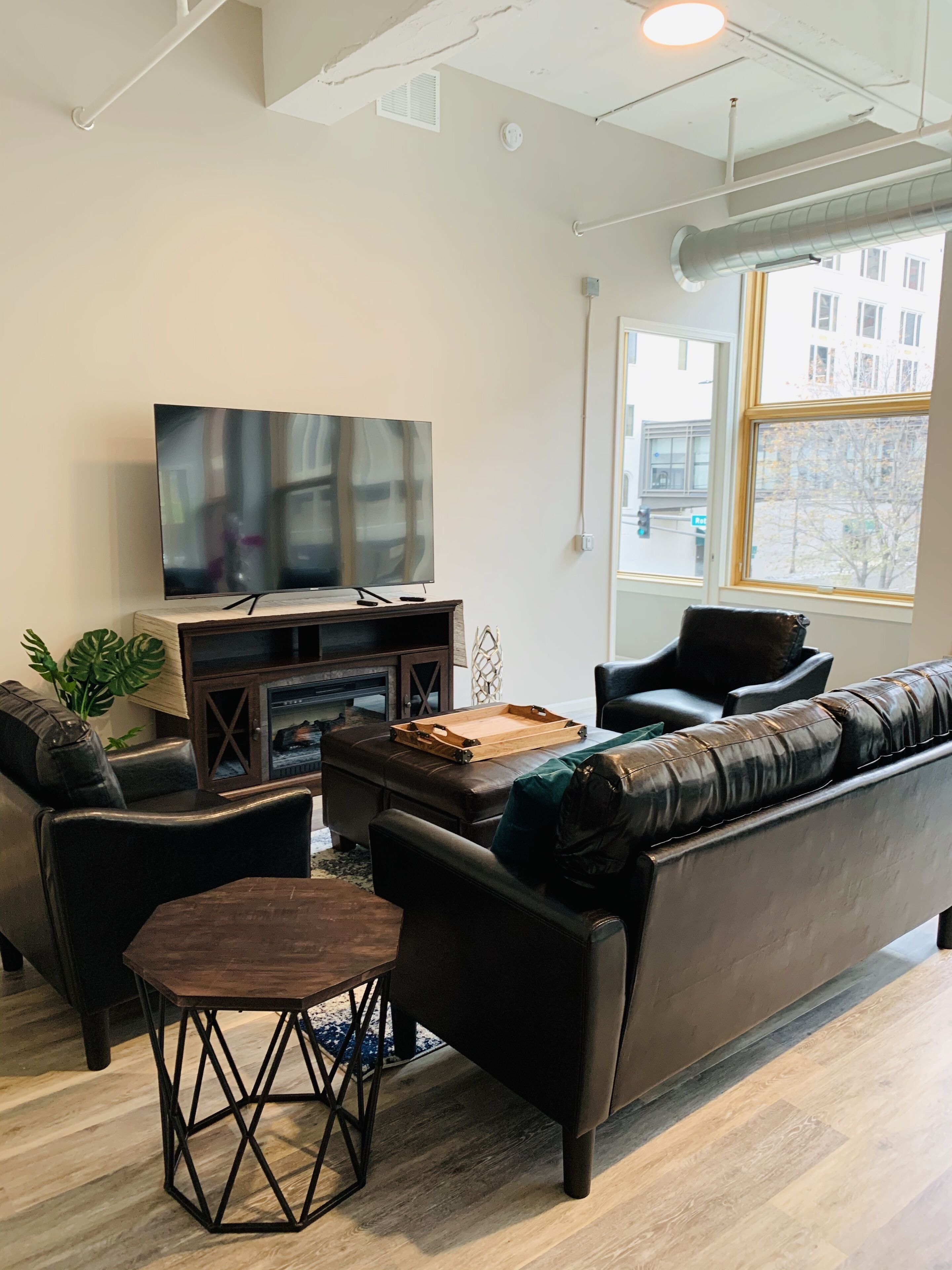 Downtown Saint Paul 3BR, 2 Bath Apartment at R7 Lofts