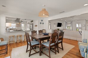 Dining - Two Houses together! East Beach, 6 bedrooms and Pool Big Family Ready (Saint Simons Island)