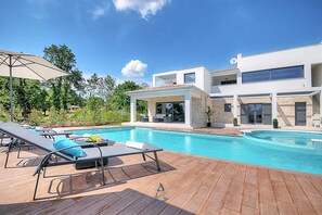 Piscine extérieure