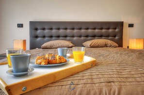 5 slaapkamers, een kluis op de kamer, een strijkplank/strijkijzer, wifi
