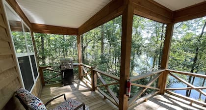 Lakefront, Gas Firepit. Hot Tub. Private Dock. Pup Friendly