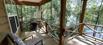 Lakefront, Gas Firepit. Hot Tub. Private Dock. Pup Friendly
