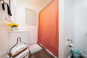 Combined shower/bathtub, hair dryer, towels, toilet paper