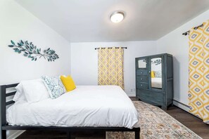 1 bedroom, desk, WiFi, bed sheets