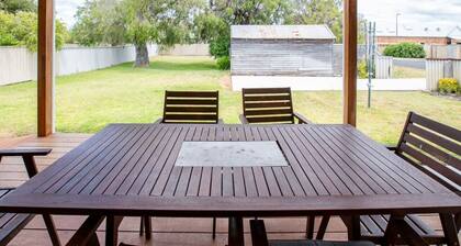 Driftwood Cottage - Family Friendly, Beach