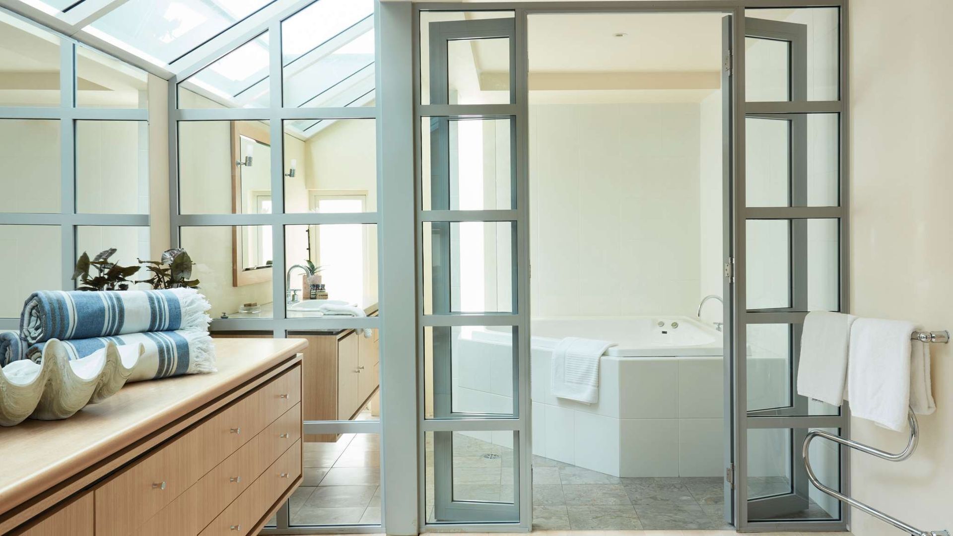 The Curve by Contemporary Hotels — image 14