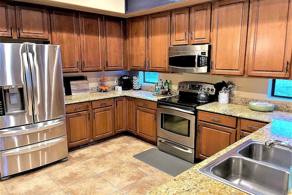 Refrigerador, microondas, horno, placa de cocina