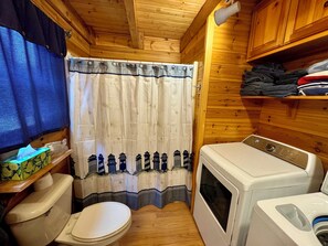 Combined shower/bathtub, hair dryer, towels, soap - Summer & Fall availability!! Private Coastal Log Cabin, view of the Maine Coast. (Westport)