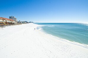 Beach nearby, sun-loungers, beach towels - Sugar Sand & Sea - Pool, Spa, Private Beach Access (Destin)