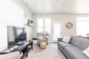 Smart TV, DVD player, stereo, offices - Beautiful, Sparkling Clean 3 BR, 2.5 BA Townhome!! (Providence)