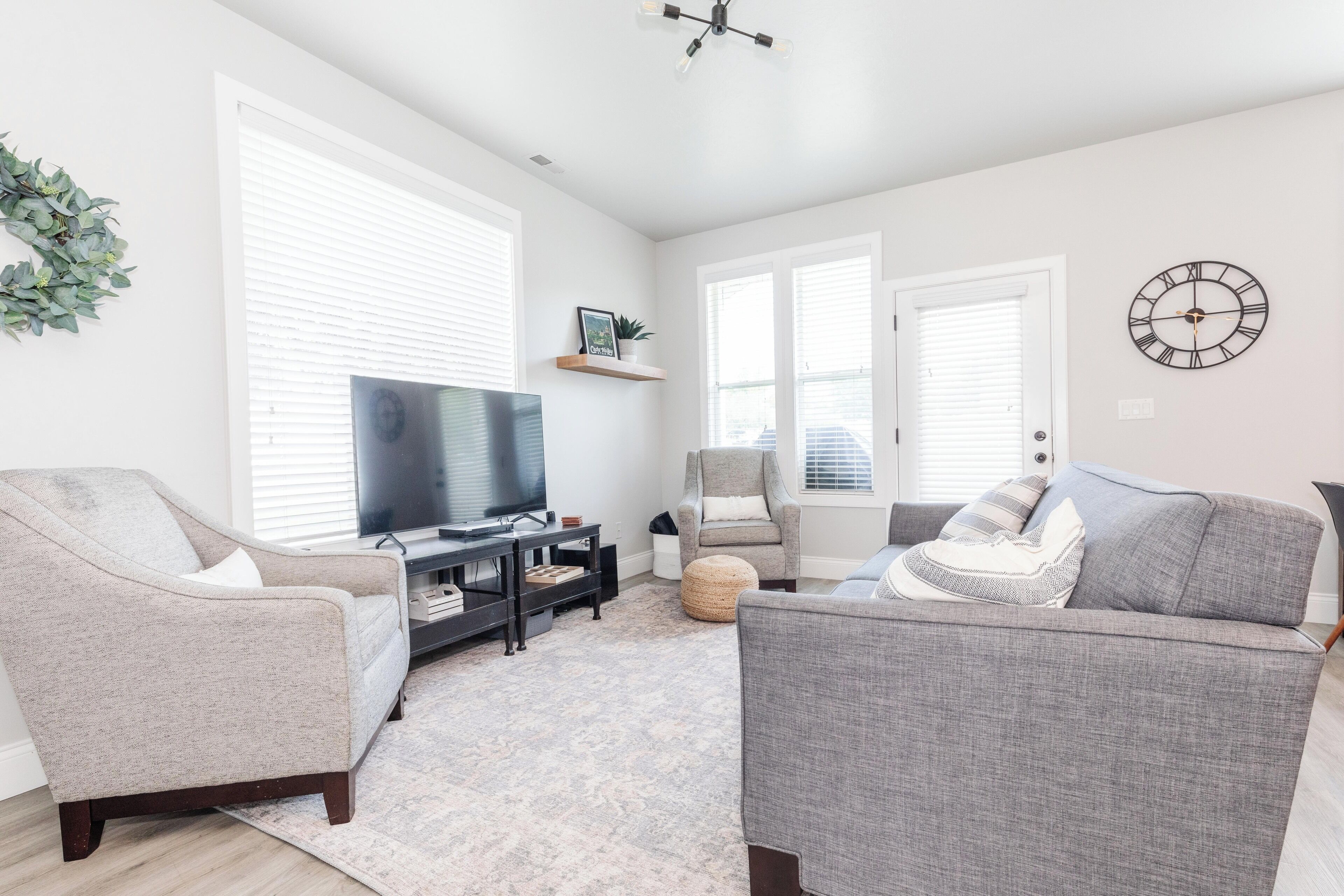 Smart TV, DVD player, stereo, offices