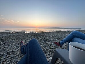 Plage, chaises longues, serviettes de plage