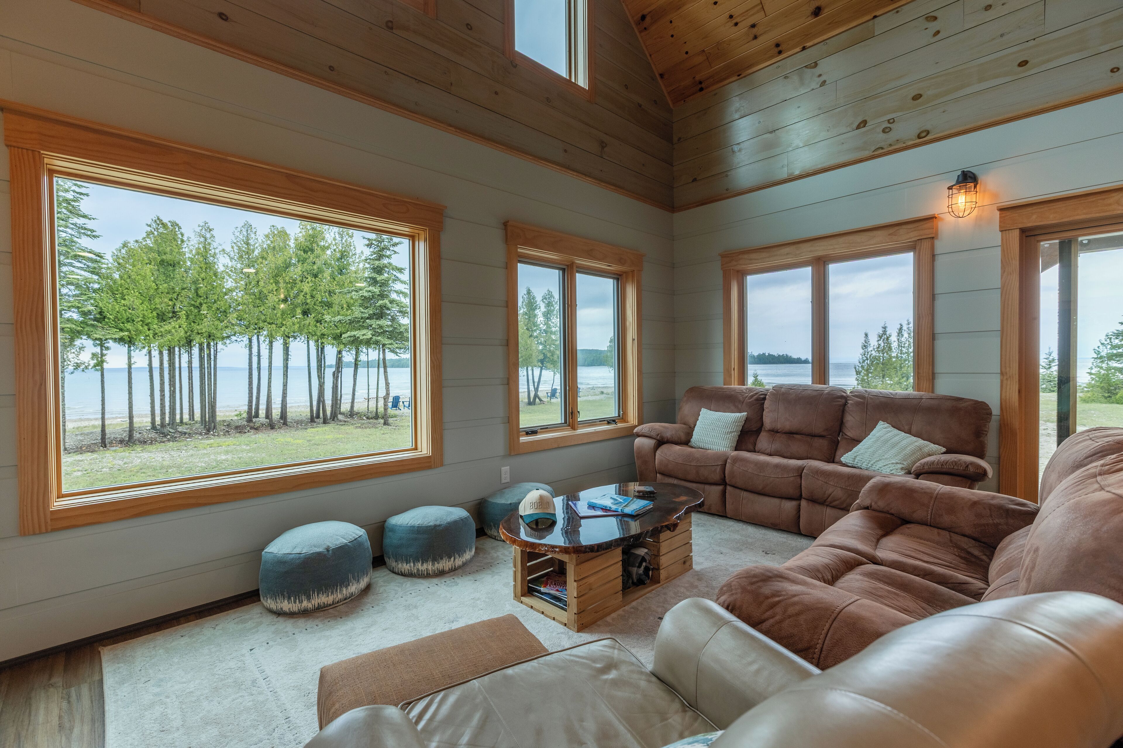 Bois Blanc Island Lighthouse Home. Iconic Sunset Views Of The Mackinac Bridge! - Mackinac Island, MI