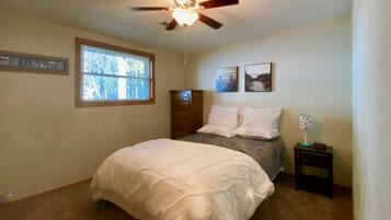 4 bedrooms, travel crib, free WiFi, bed sheets