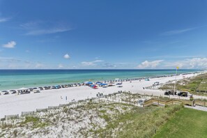 On the beach - Newly Renovated Condo 305, Your Luxurious BEACH FRONT Paradise - Crystal Dune (Destin)