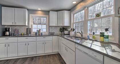Hampton 'Quiet Corner Cottage' w/ Fireplace & Yard