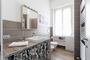 Doccia, asciugacapelli, bidet