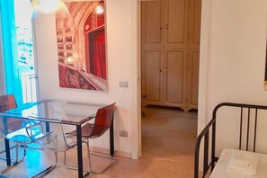 Dining - GuestHost - Piazzale Susa Bright Flat with Veranda (Milano)