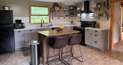 Rustic Ridge Lone Mountain Escape– 3BR, 2BA Home on 2 Acres Pet Friendly