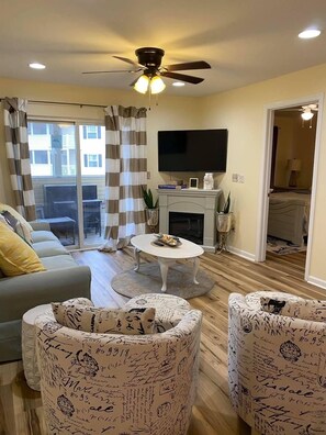 Smart TV, libri, studio