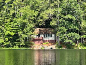 Exterior - Peaceful.... Lakefront Cottage... Kayakers Paradise.... (Jefferson)