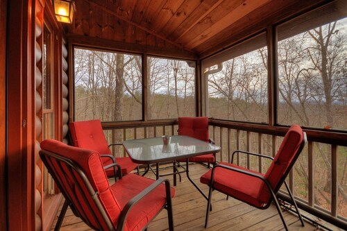 MOUNTAIN CABIN PRIVATE ENTRY SUITE + FIRE PIT+KITCHENETTE+WD+BLUE RIDGE 10min