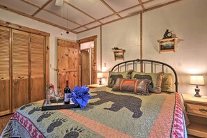 2 bedrooms, iron/ironing board, travel cot, Internet - Hill Side: Cosby 'Cozy Cove' Cabin w/ Deck (Cosby)