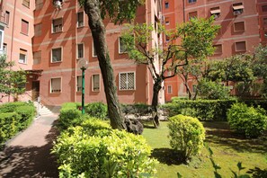 Exterior - Mapo House... Your colorful living room! :) (Roma)