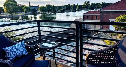 Swanky Downtown Loft