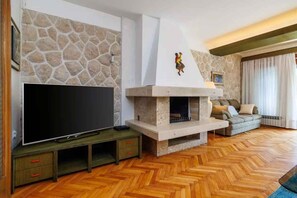 Fernseher, Kamin