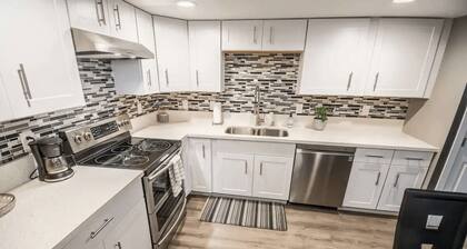 Spacious 2-Bedroom Townhouse with Pool & Private Patio in Central Las Vegas