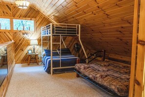 4 bedrooms, iron/ironing board, free WiFi, bed sheets