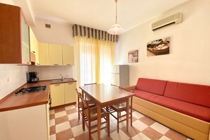 Unclassified image, 5 of 5, button