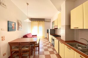 Microwave, oven - Appartamento Adriana 8 - Carraro Immobiliare Jesolo  (Lido di Jesolo)