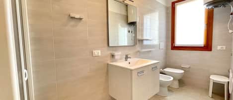 Shower, bidet