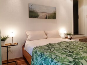 2 slaapkamers, een bureau, internet