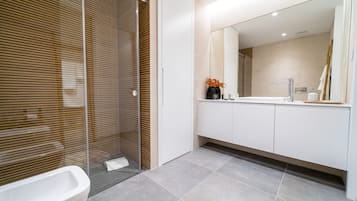 Shower, towels