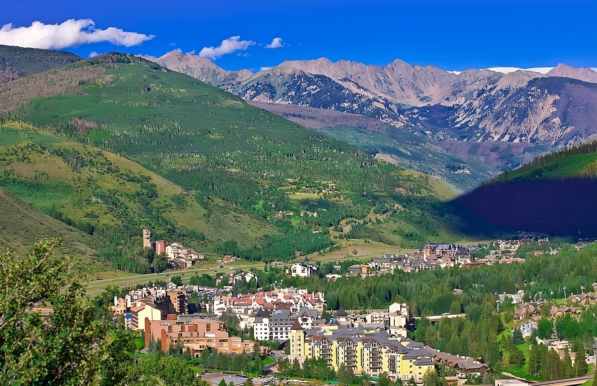 Majestic Views Everywhere! Lovely Mountain View, Hot Tub, Near Gondola One!