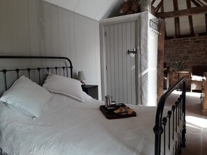 1 slaapkamer, een strijkplank/strijkijzer, wifi, beddengoed