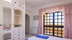 4 soverom og skrivebord