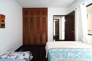 2 bedrooms, iron/ironing board, free WiFi, bed sheets