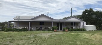 Camelot Farm Stay close to Paterson & Dungog