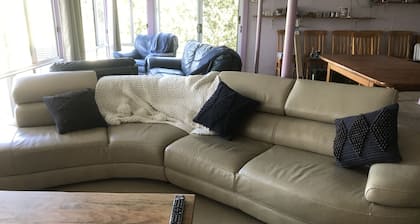 Camelot Farm Stay close to Paterson & Dungog